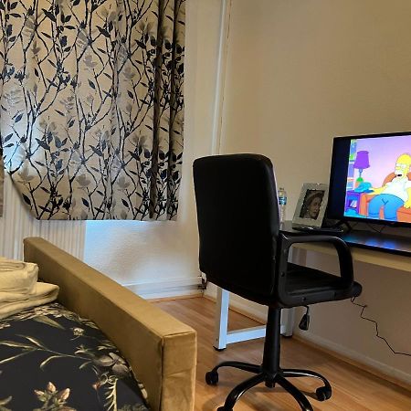 Park View Serviced Apartment - Next To Northolt Tube Station - Near Central London & Wembley Extérieur photo