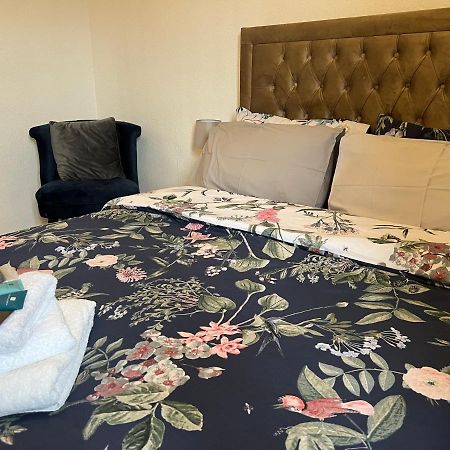 Park View Serviced Apartment - Next To Northolt Tube Station - Near Central London & Wembley Extérieur photo
