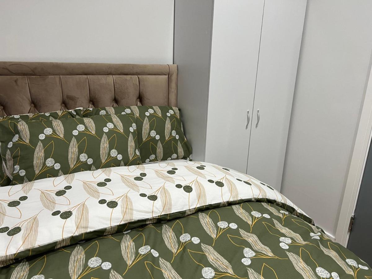 Park View Serviced Apartment - Next To Northolt Tube Station - Near Central London & Wembley Extérieur photo
