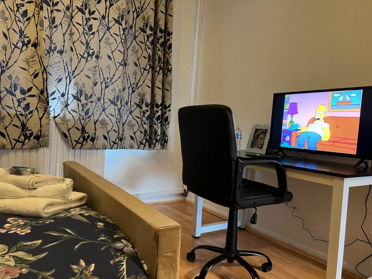 Park View Serviced Apartment - Next To Northolt Tube Station - Near Central London & Wembley Extérieur photo